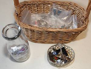 lot 0289 image: Custom Jewelry Bunch - Chains, Charms, More