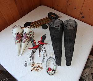 lot 0299 image: CHRISTMAS BUNDLE - Multiple Items #9 - Cardinal Themed