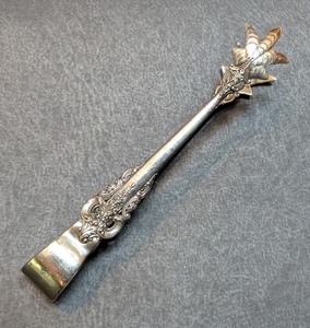 lot 78A image: K - Vintage Wallace Sterling Silver Ornate Tongs