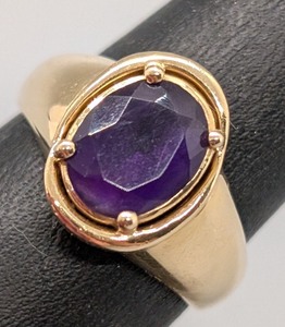 lot 179 image: K - 14k Yellow Gold Amethyst Ring Size 6