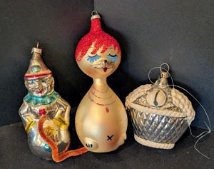 lot 279 image: DR - Set of 3 Vintage Glass Christmas Ornaments Assorted Designs