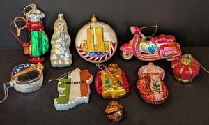 lot 280 image: DR - Set of 9 Assorted Glass Christmas Ornaments