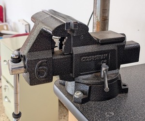 lot 298 image: G - 6-Inch Columbian Bench Vise and Bench Grinder Set