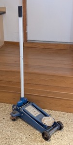 lot 302 image: G - Northern Tool 2-14 Ton Hydraulic Floor Jack