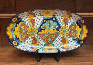 lot 22R image: DR - Hand-Painted Mexican Talavera Oval Ceramic Dish