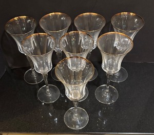 lot 81R image: K - Set of 8 Gold Rimmed Stemware