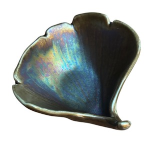 lot 94R image: K - Kotobuki Iridescent Leaf-Shaped Decorative Dish