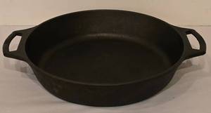 lot 247K image: K - Lodge Cast Iron BW10BSK Baking Pan with Dual Handles