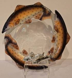 lot 259K image: K - Fish-Shaped Glass Tray with Matching Salt and Pepper Shakers