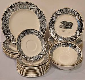lot 260K image: K - 29-Piece Spode Bewicks Beastes Dinnerware Set with Animal Motifs