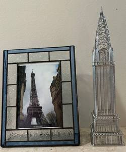 lot 49C image: SR - Decorative Eiffel Tower Photo Frame and 11-Inch Metal Skyscraper Model