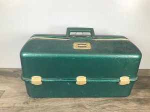 lot 222 image: Vintage UMCO 1000 US Tackle Box Made in Watertown, Minnesota