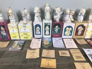 lot 224 image: Lot of 10 Precious Moment Christmas Ornament Figurines with Boxes