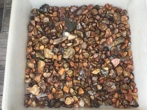 lot 226 image: Over 5 Pounds of Rocks with a lot of Smaller Agates