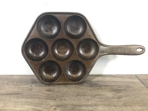 lot 234 image: Vintage Aebleskiver Cast Iron Pan - Jotul Product of Norway