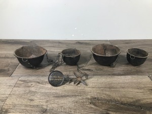 lot 237 image: 4 - Vintage Cast Iron Mini Cauldrons With Chain - one is missing the chain and Another Piece of Cast Iron that States Dad Wade House Greenbush, Wisconsin