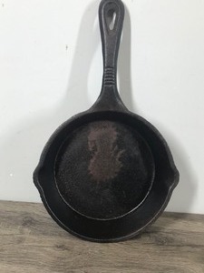 lot 238 image: Old Mountain Cast Iron Skillet