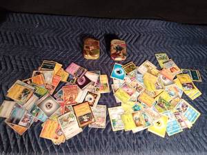 lot 32 image: 2 Pokmon tins with 100 Pokmon trading cards