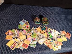 lot 29 image: 2 Pokemon tins with 100 pokemon trading cards