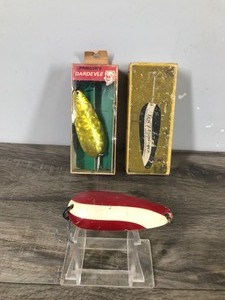 lot 261 image: 2 - Collectible Eppinger Dardevlet  Dardevle Fishing Lures with Boxes