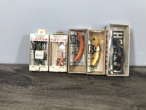 lot 263 image: 5 - Collectible Helins Flatfish Fishing Lures with Boxes