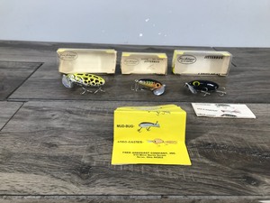 lot 272 image: 3 - Collectible Fred Arbogast Jitter Bug Fishing Lures with Boxes
