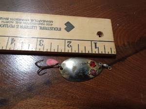 lot 63 image: Vintage 1930s Hofschneider metal Red Eye Wiggler fishing lure