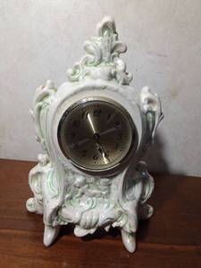 lot 58 image: Holland mold battery operated porcelain clock