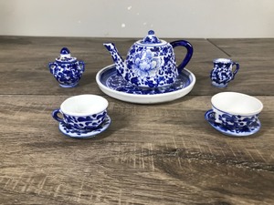 lot 287 image: Vintage Blue and White 10 Piece Mini Tea Set