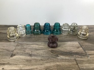 lot 292 image: Lot of Vintage Insulators - Green - Blue - Clear