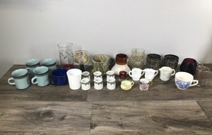 lot 295 image: Lot of Vintage & Collectible Glasses