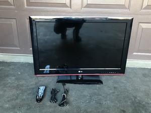 lot 14A image: 32 LG TV with Remote - Model 32LS3410