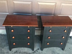 lot 9 image: 2 Kincade - 3 Drawer Night Stands with Pull Out Writing Slides - Smoke Free