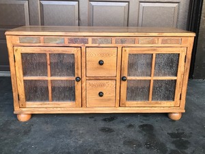 lot 5 image: Solid Oak Cabinet with 2 Ornate Glass Doors, 2 Drawers and Stone Inlay on Front - Smoke Free