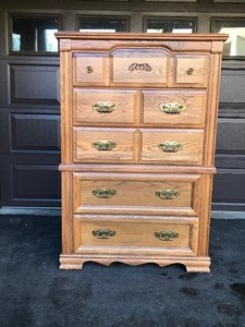 lot 3 image: Broyhill 5 Drawer Oak Dresser - Smoke Free