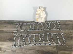 lot 306 image: Set of Tire Chains