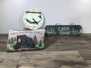 lot 321 image: Cabin Decor - Clock - pillow and Wooden Sign