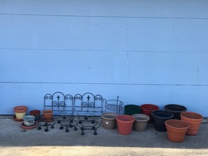 lot 331 image: Flower Pots - Plant Stands and More