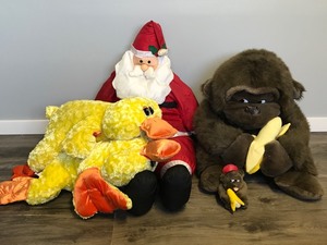 lot 333 image: 4 Large Stuffed Animals & 1 Small One