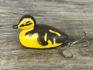 lot 352 image: Vintage Cree Duc Hard Plastic Fishing Lure