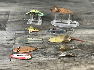lot 354 image: Lot of 10 Collectible Fishing Lures - See description for more info