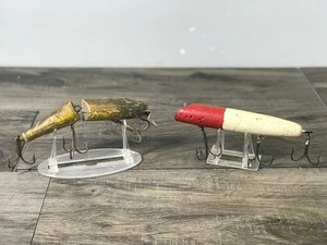 lot 369 image: 2 - Large Vintage Wooden Collectible Fishing Lures