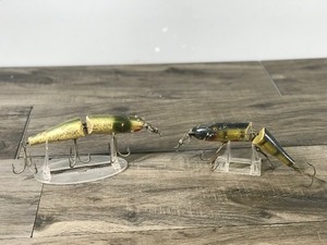 lot 370 image: 2 - Large Vintage Collectible Wooden Fishing Lures with Glass Eyes - Appear to be Creek Chub Pikes but they dont have any identification markings