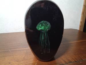 lot 81 image: Glass paperweight with jellyfish inside