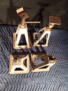 lot 106 image: 4 Jack stands