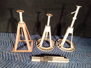 lot 104 image: 3 Jack stands and more