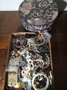 lot 135 image: Small Hat box of jewelry including Nickle silver bracelet missing a couple stones, 1992 Hallmark pin, Monet pin and more