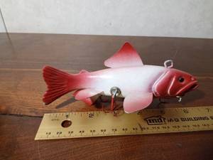 lot 155 image: Wood fish spearing decoy with metal fins and hooks