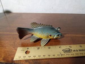 lot 183 image: Signed hand carved wood sunfish with metal fins by R Whittier