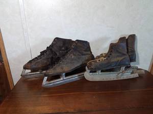 lot 188 image: 2 Vintage pairs of ice skates